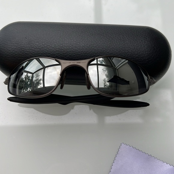 Oakley Sunglasses A Wire Metal Frame with Case and Dust Cover - Picture 2 of 5